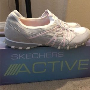 Sketchers stereo sound sneakers